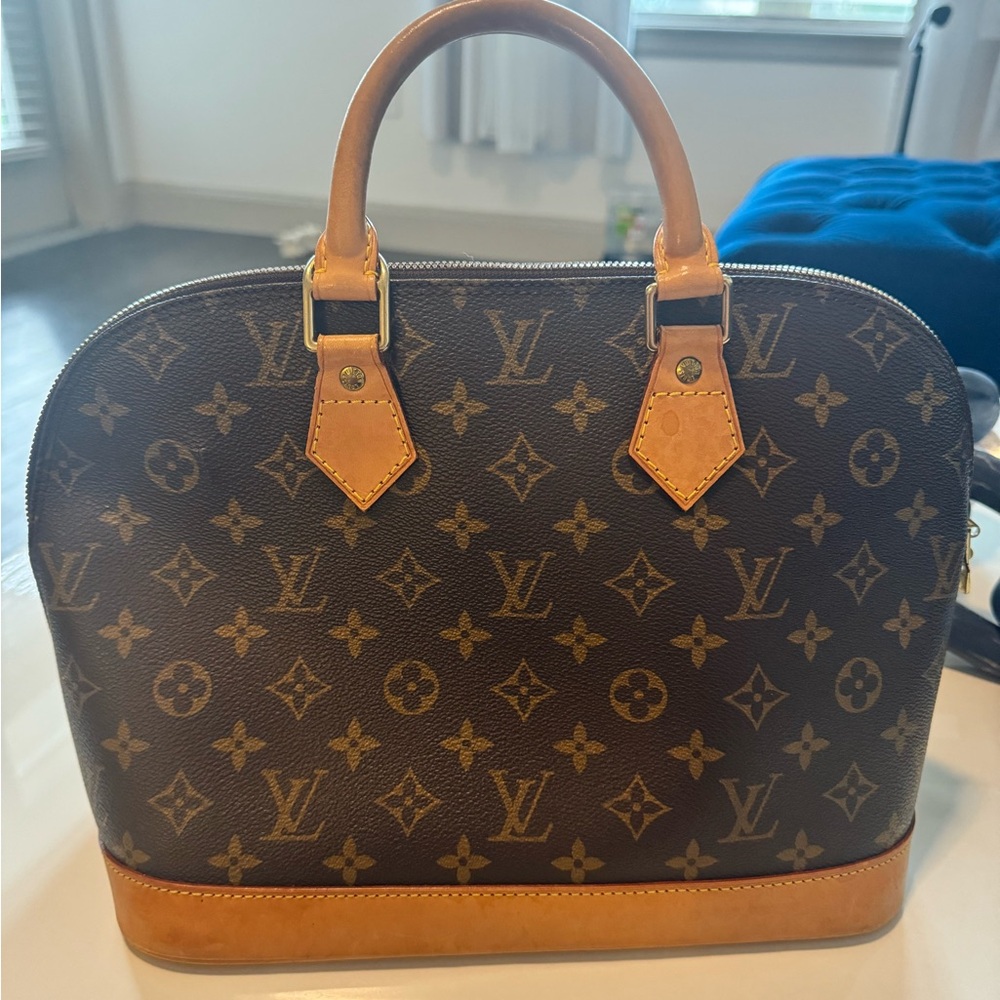 Louis Vuitton ALMA PM bag(authentic)